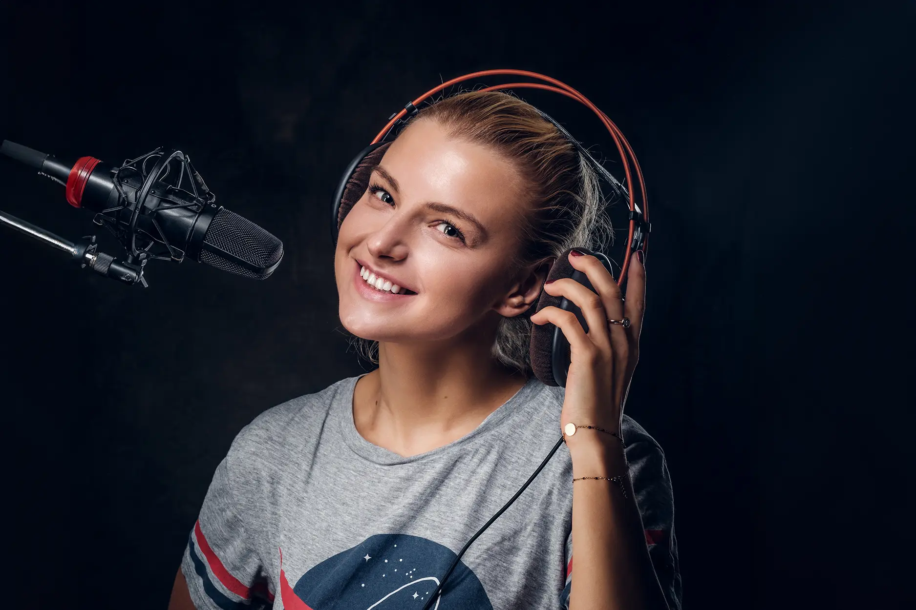 seslendirme-ajanslari-kurumsal-muzik-reklam-seslendirme